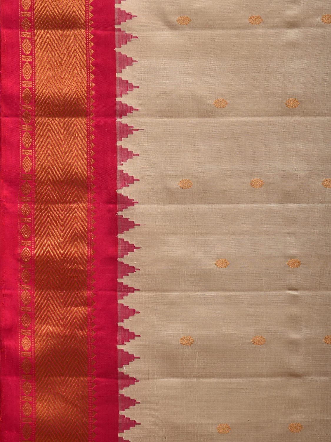 Cream and Pink Gadwal Silk Handloom Saree with Mango Pallu and Temple Border Design g0311