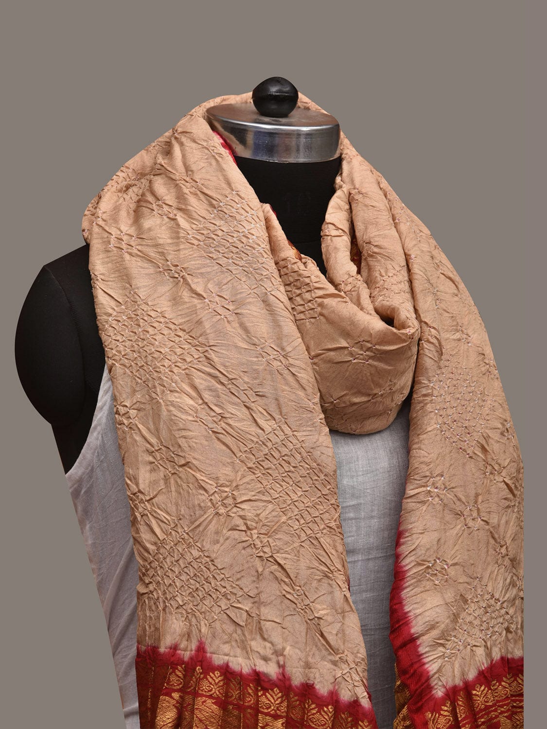 Cream and Red Bandhani Kanchipuram Silk Handloom Dupatta with Border Design ds2988