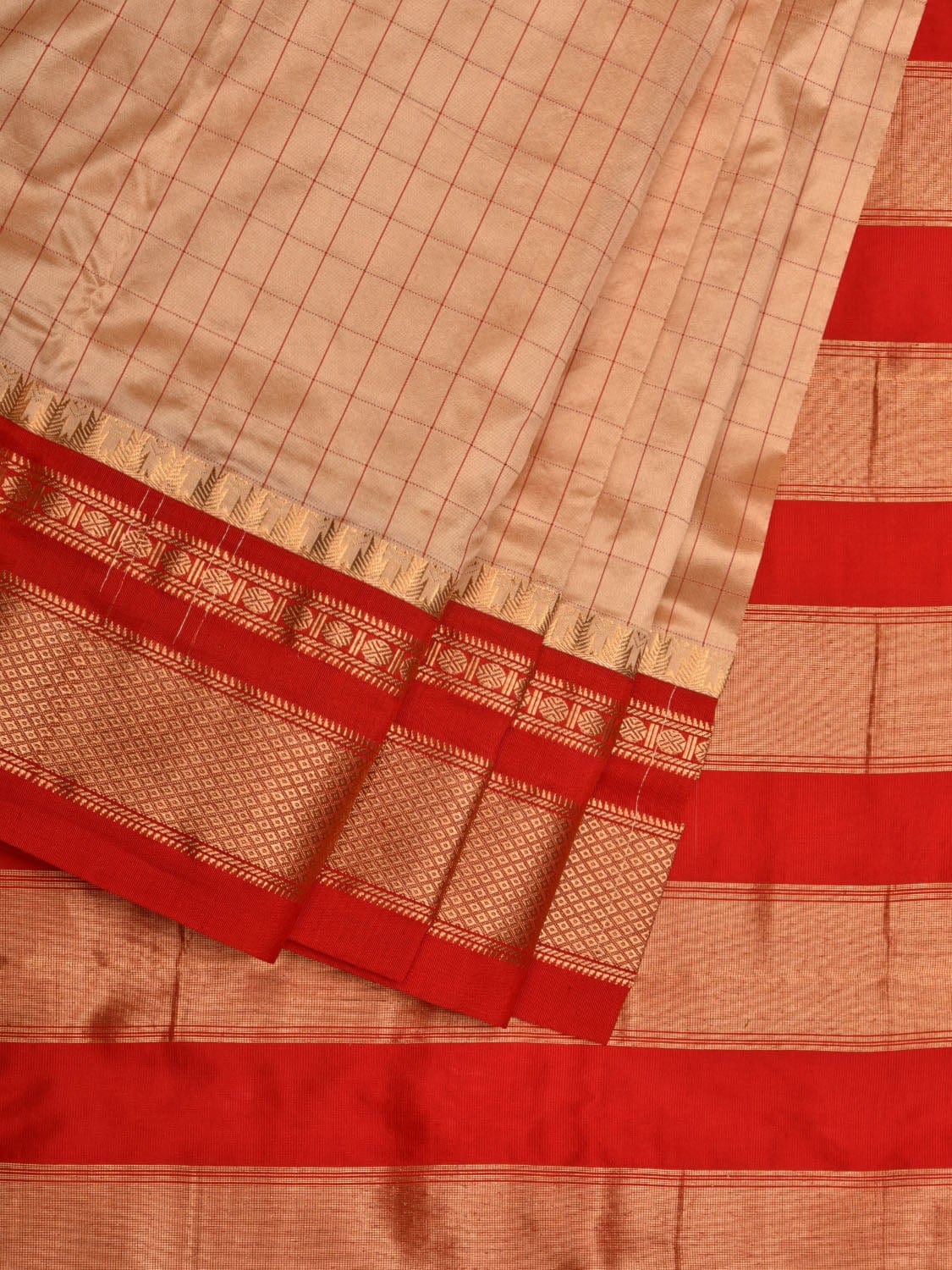 Cream and Red Gadwal Silk Handloom Saree with Checks Design g0287