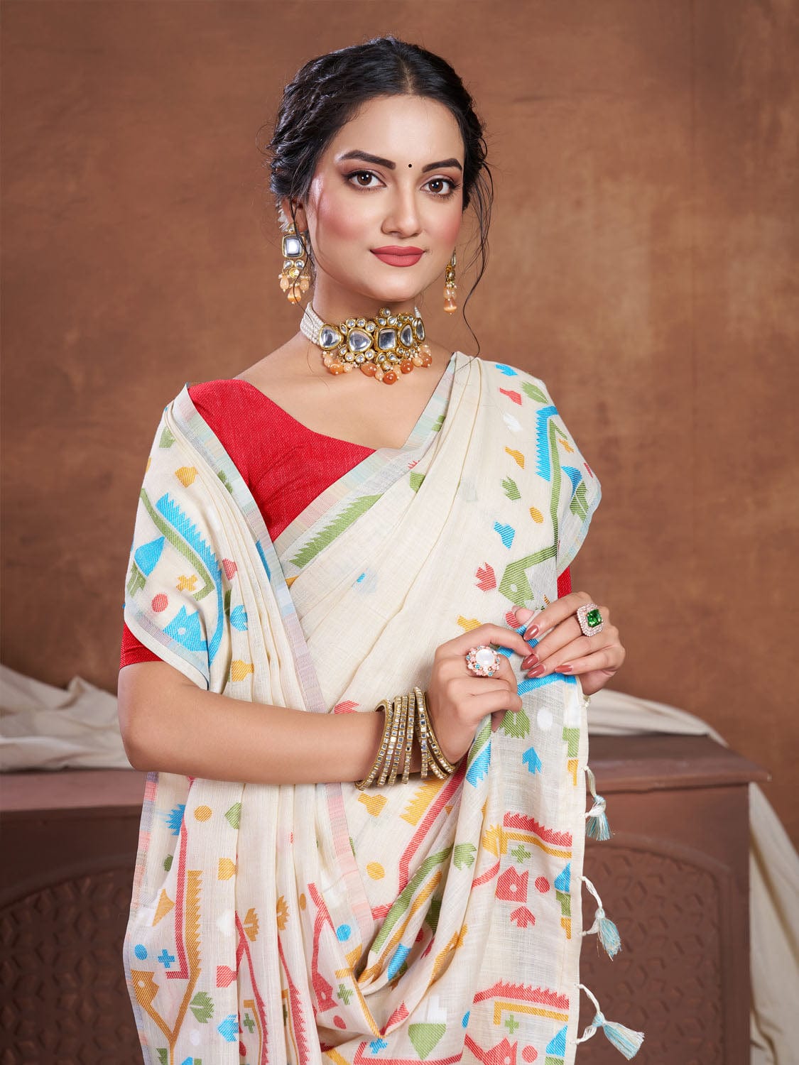 Cream Dhakai Jamdani Cotton Viscose Saree with Geometric Border and Pallu Design dj0100