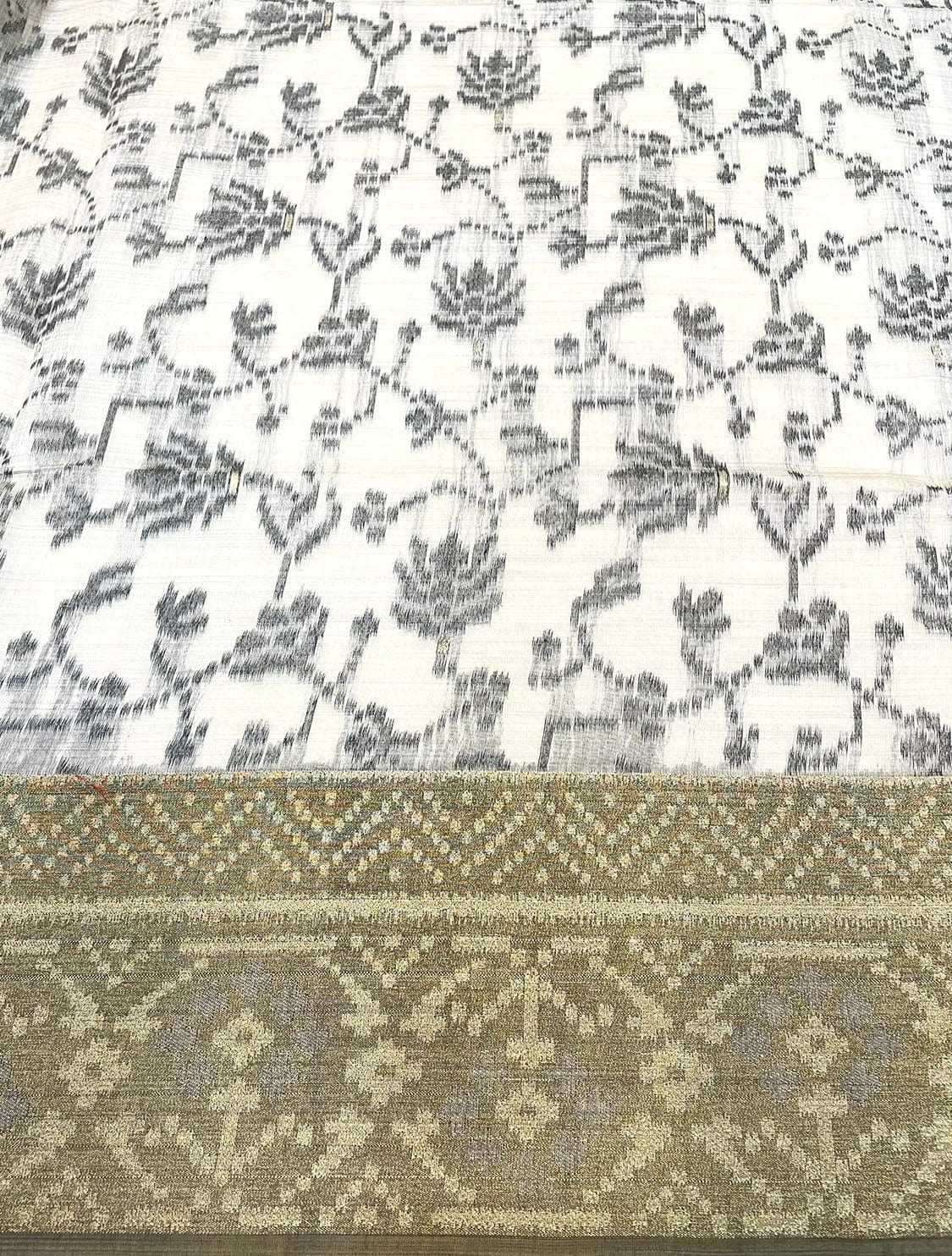 Cream Dhakai Jamdani Cotton Viscose Saree with Geometrical Cut Work and  Zari Border Design dj0031