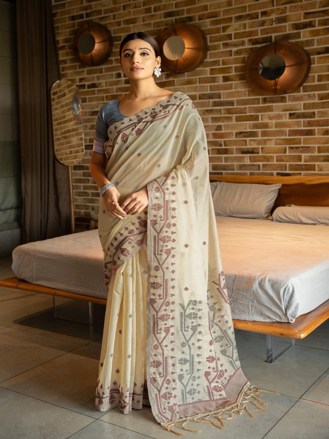 Cream Dhakai Jamdani Cotton Viscose Saree with Pallu and Border Design dj0118