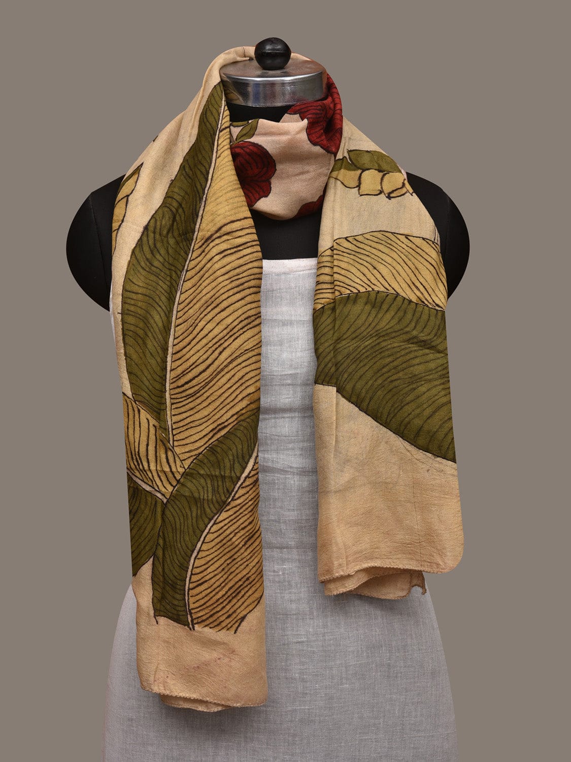 Cream Kalamkari Hand Painted Cotton Handloom Stole with Big Floral Design ds2999