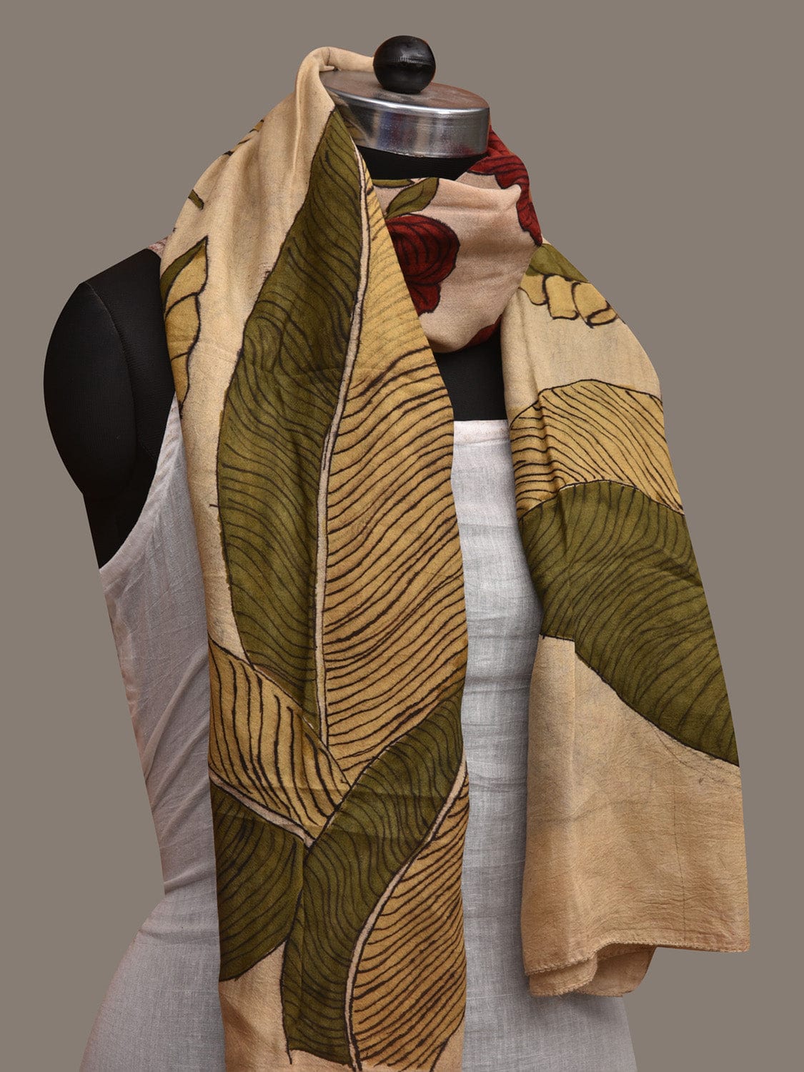 Cream Kalamkari Hand Painted Cotton Handloom Stole with Big Floral Design ds2999