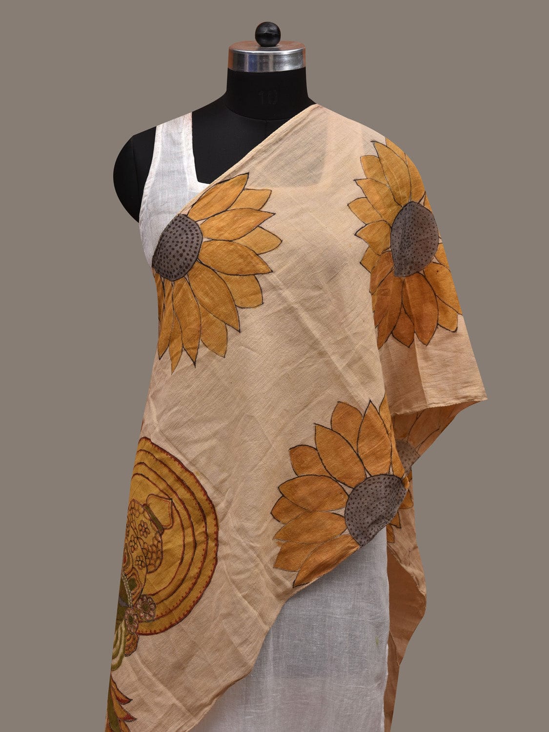 Cream Kalamkari Hand Painted Cotton Handloom Stole with Big Flowers Design ds2824