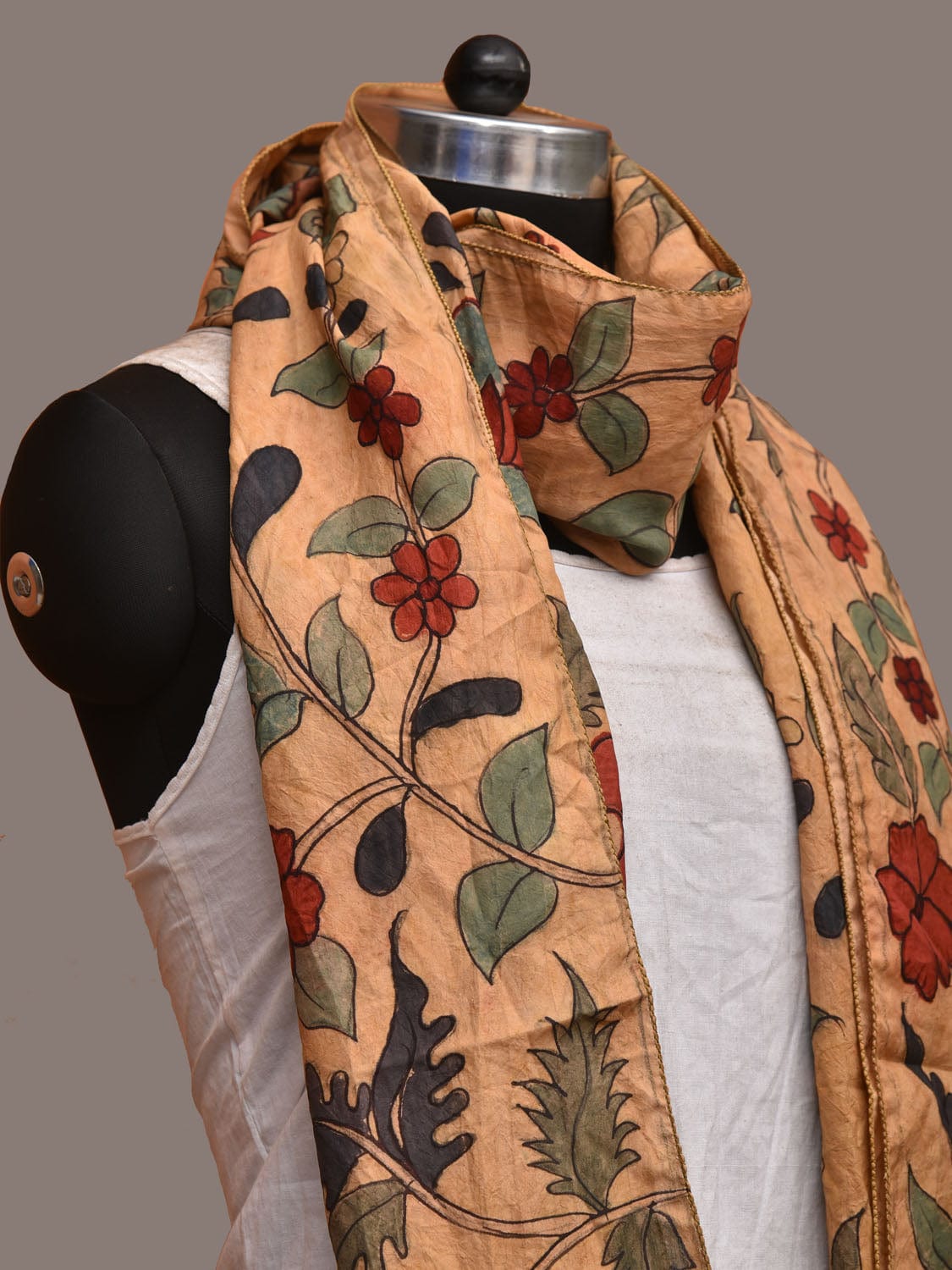 Cream Kalamkari Hand Painted Sico Handloom Stole with Floral Design ds3205