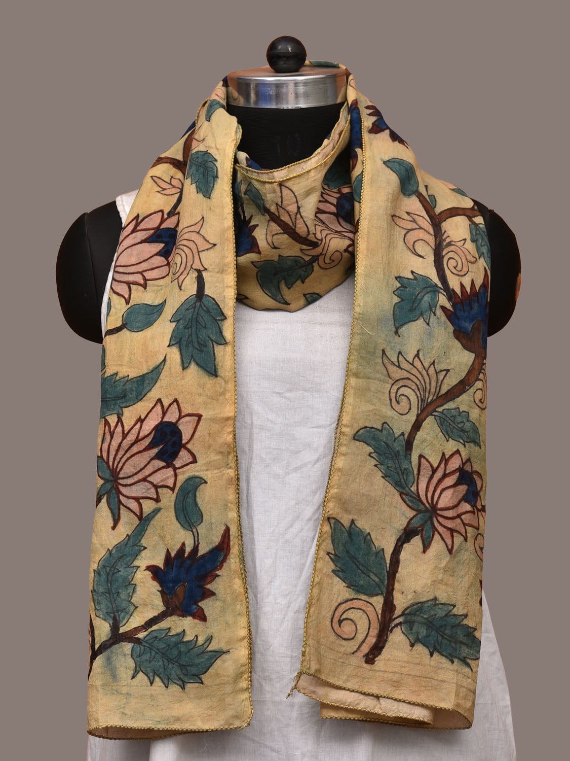 Cream Kalamkari Hand Painted Sico Handloom Stole with Lotus Flowers Design ds3199