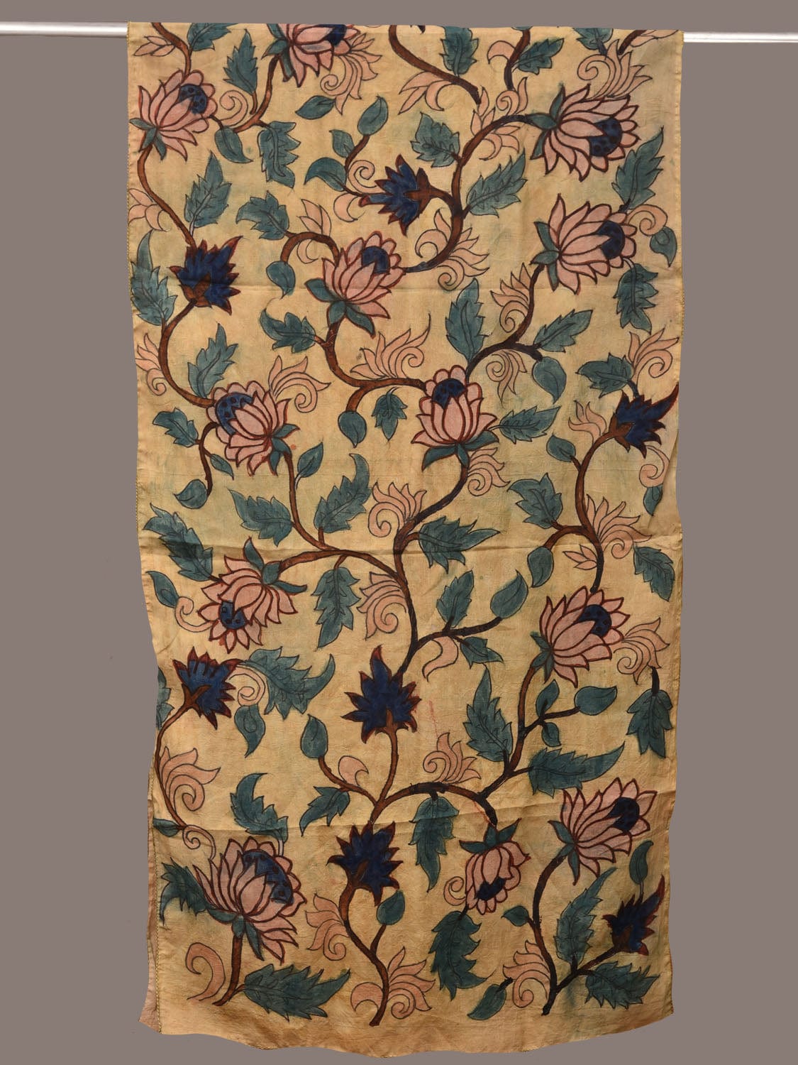 Cream Kalamkari Hand Painted Sico Handloom Stole with Lotus Flowers Design ds3199