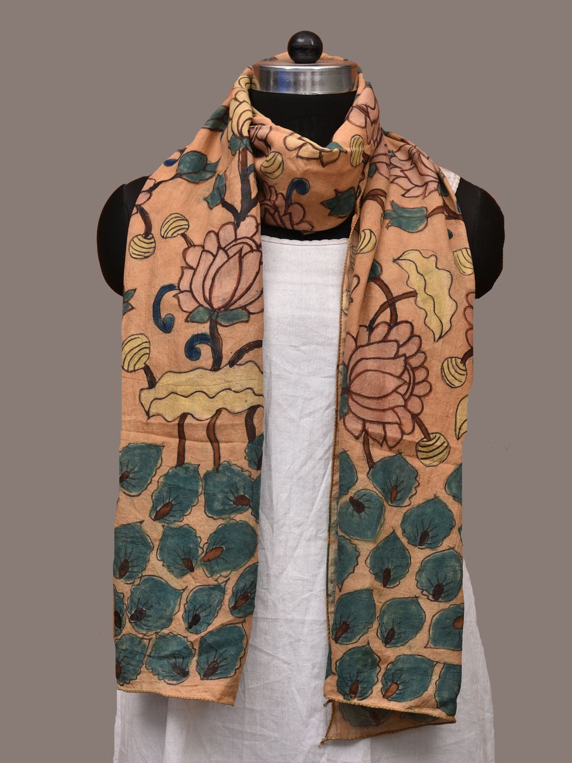 Cream Kalamkari Hand Painted Sico Handloom Stole with Lotus Flowers Design ds3201