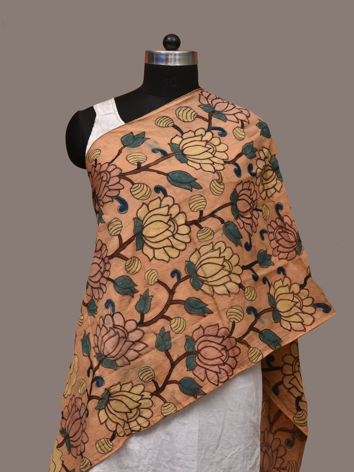 Cream Kalamkari Hand Painted Sico Handloom Stole with Lotus Flowers Design ds3201