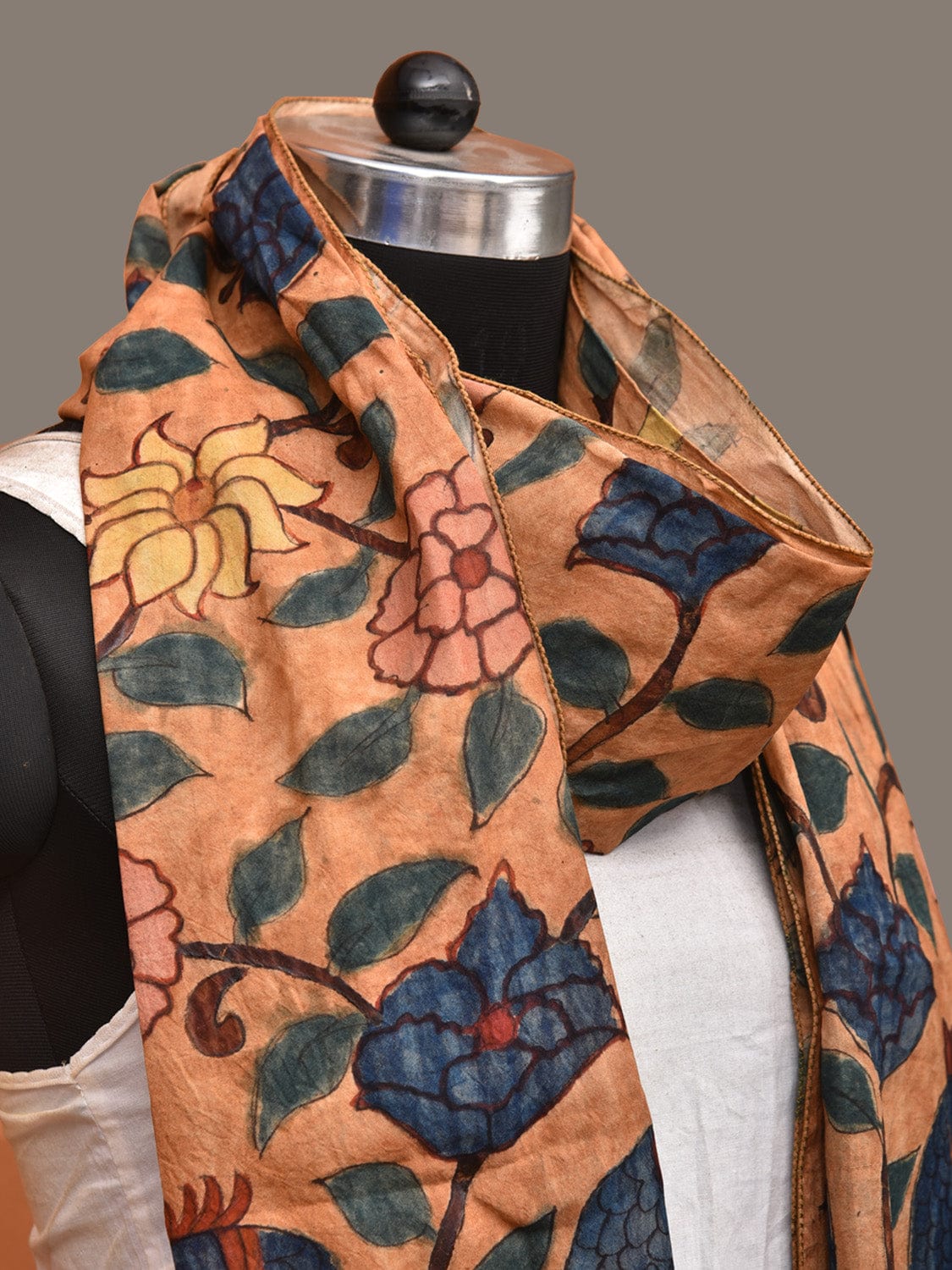 Cream Kalamkari Hand Painted Sico Stole with Floral and Peacocks Design ds3221