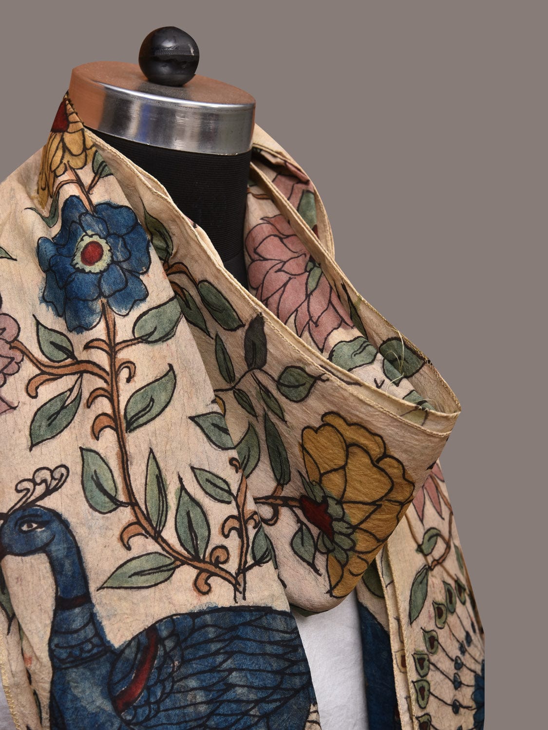 Cream Kalamkari Hand Painted Sico Stole with Floral and Peacocks Design ds3524
