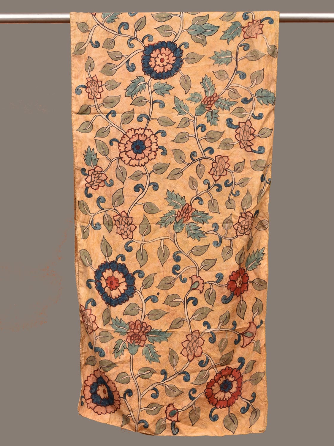 Cream Kalamkari Hand Painted Sico Stole with Floral Design ds3223
