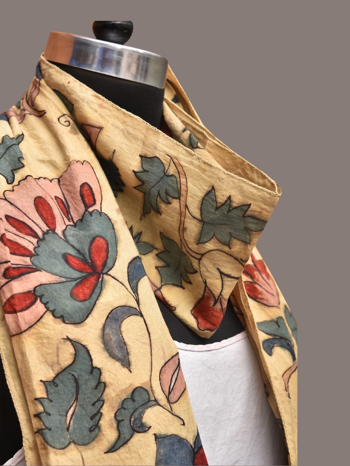 Cream Kalamkari Hand Painted Sico Stole with Floral Design ds3404