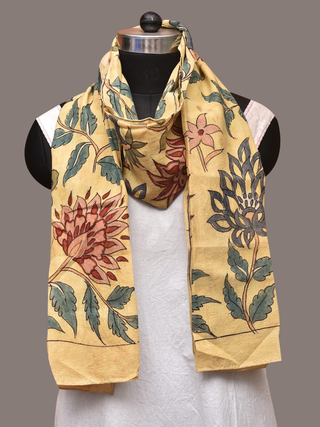 Cream Kalamkari Hand Painted Sico Stole with Floral Design ds3405