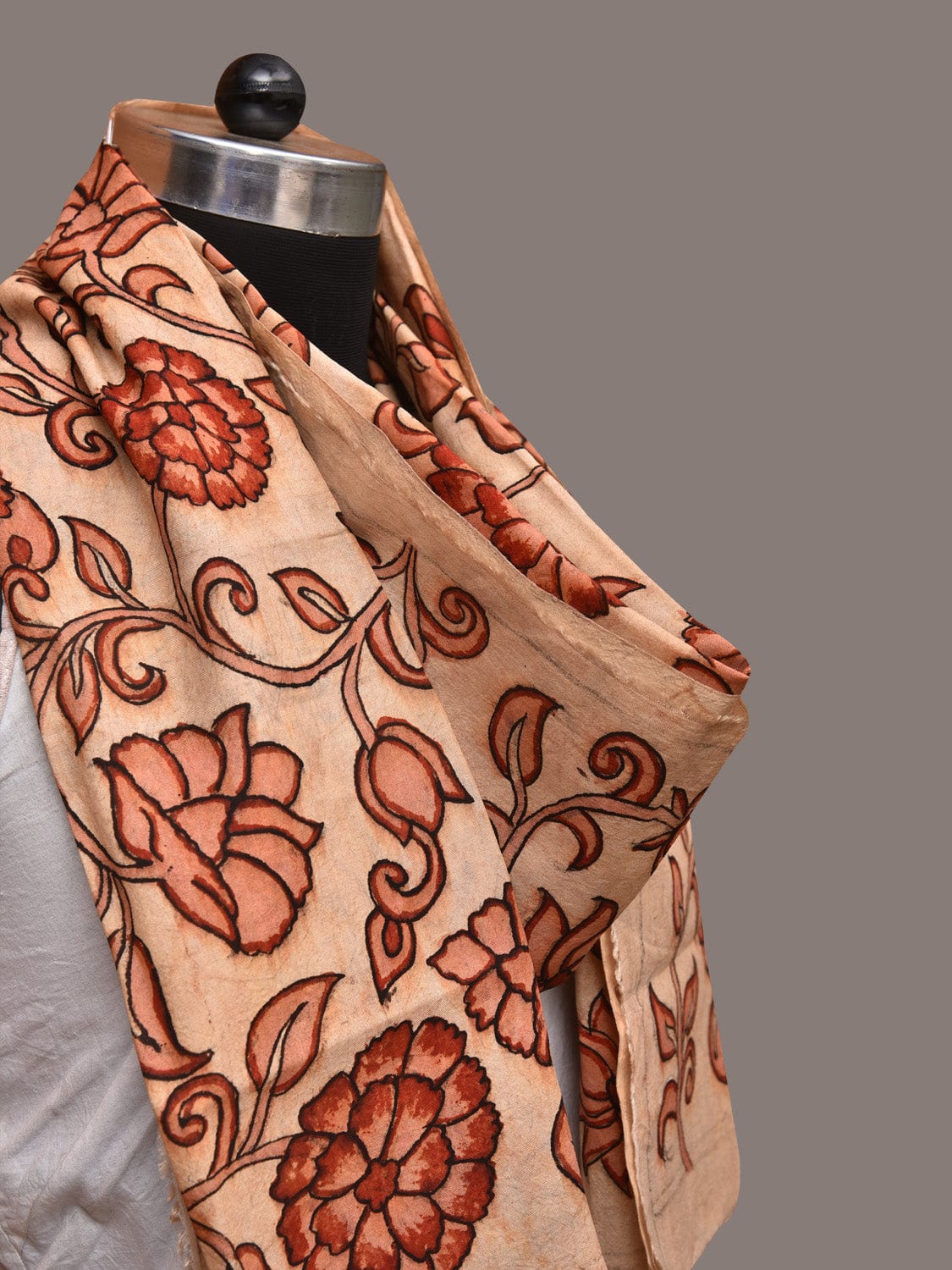 Cream Kalamkari Hand Painted Sico Stole with Floral Design ds3508