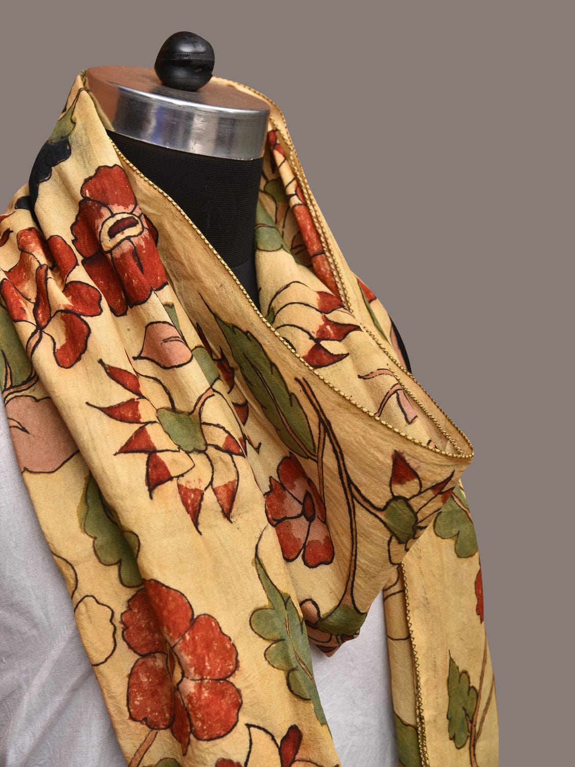 Cream Kalamkari Hand Painted Sico Stole with Floral Design ds3513