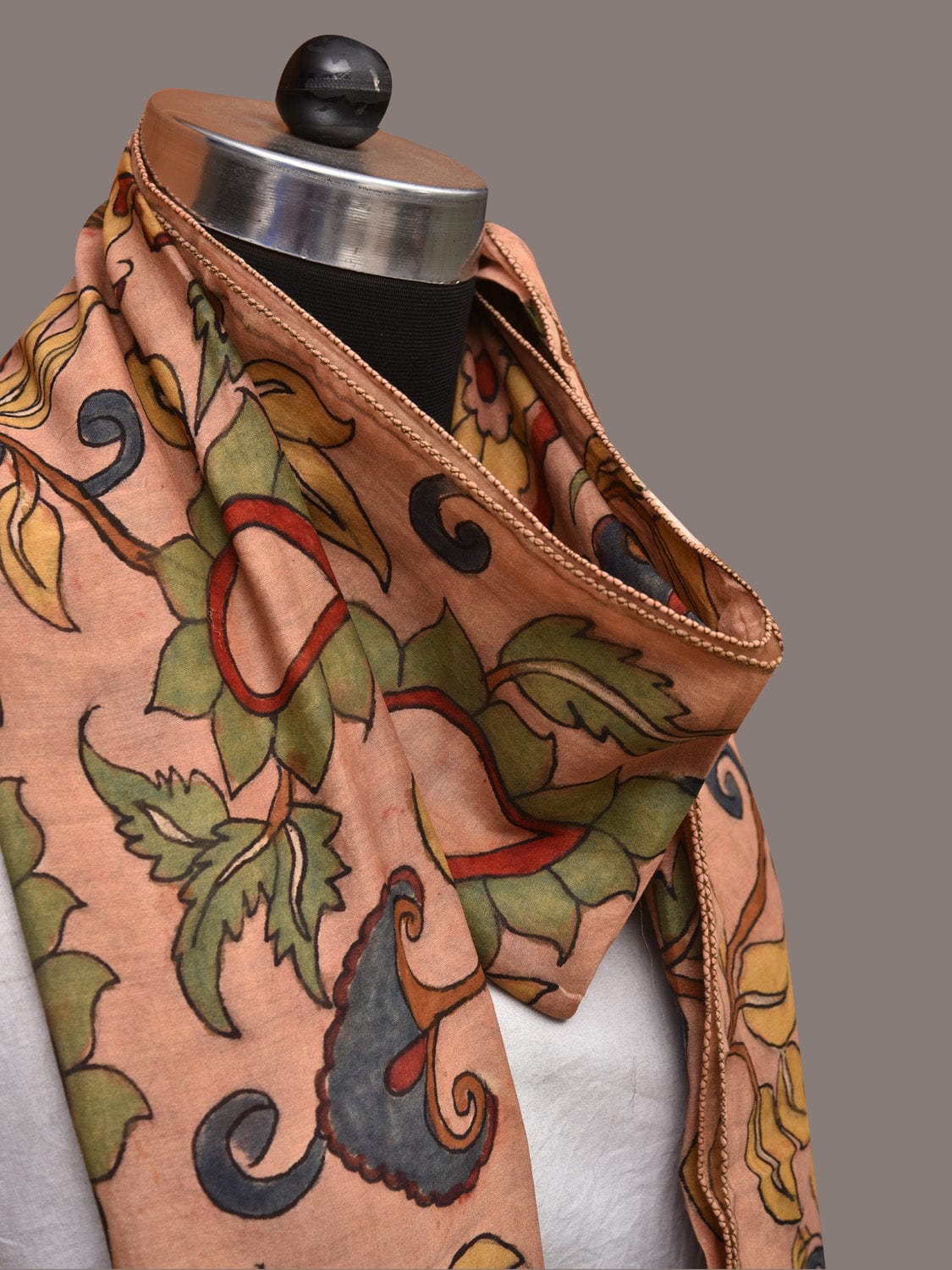 Cream Kalamkari Hand Painted Sico Stole with Floral Design ds3519