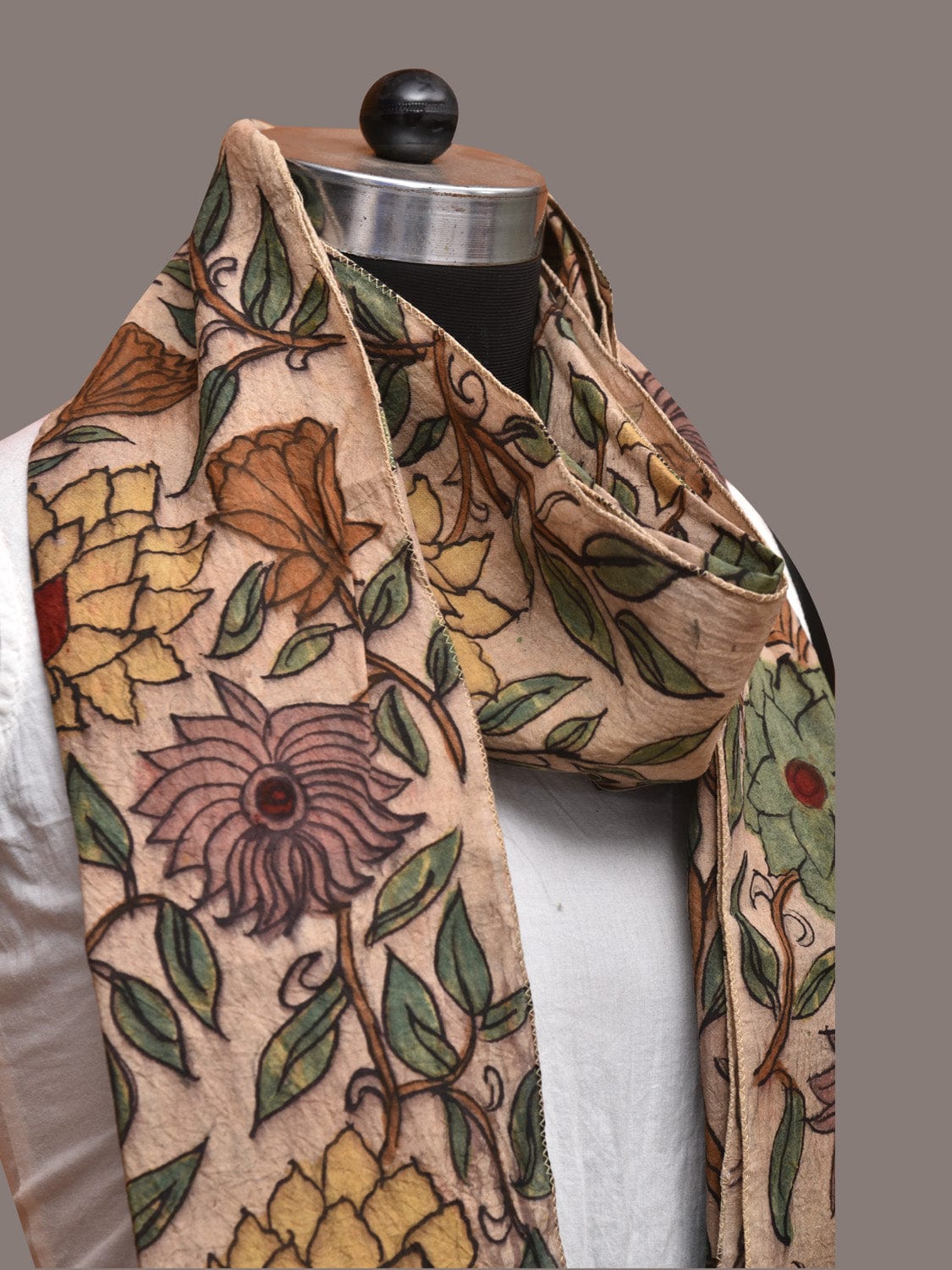 Cream Kalamkari Hand Painted Sico Stole with Floral Design ds3563