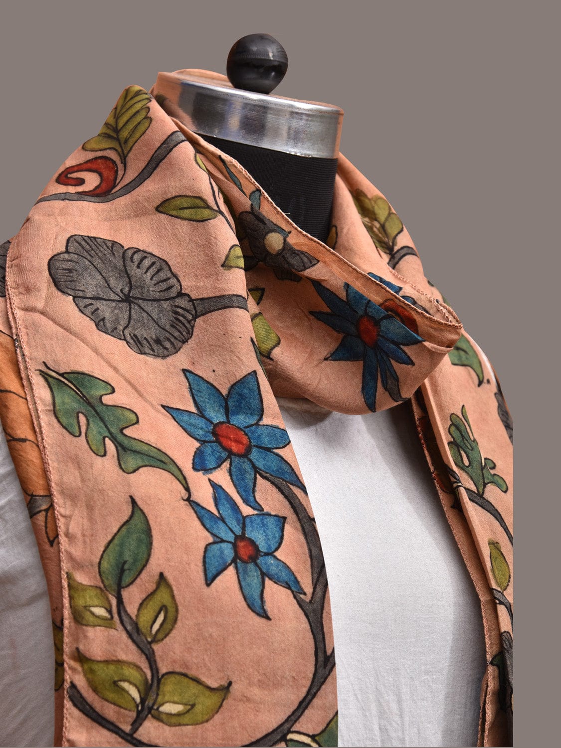 Cream Kalamkari Hand Painted Sico Stole with Floral Design ds3611