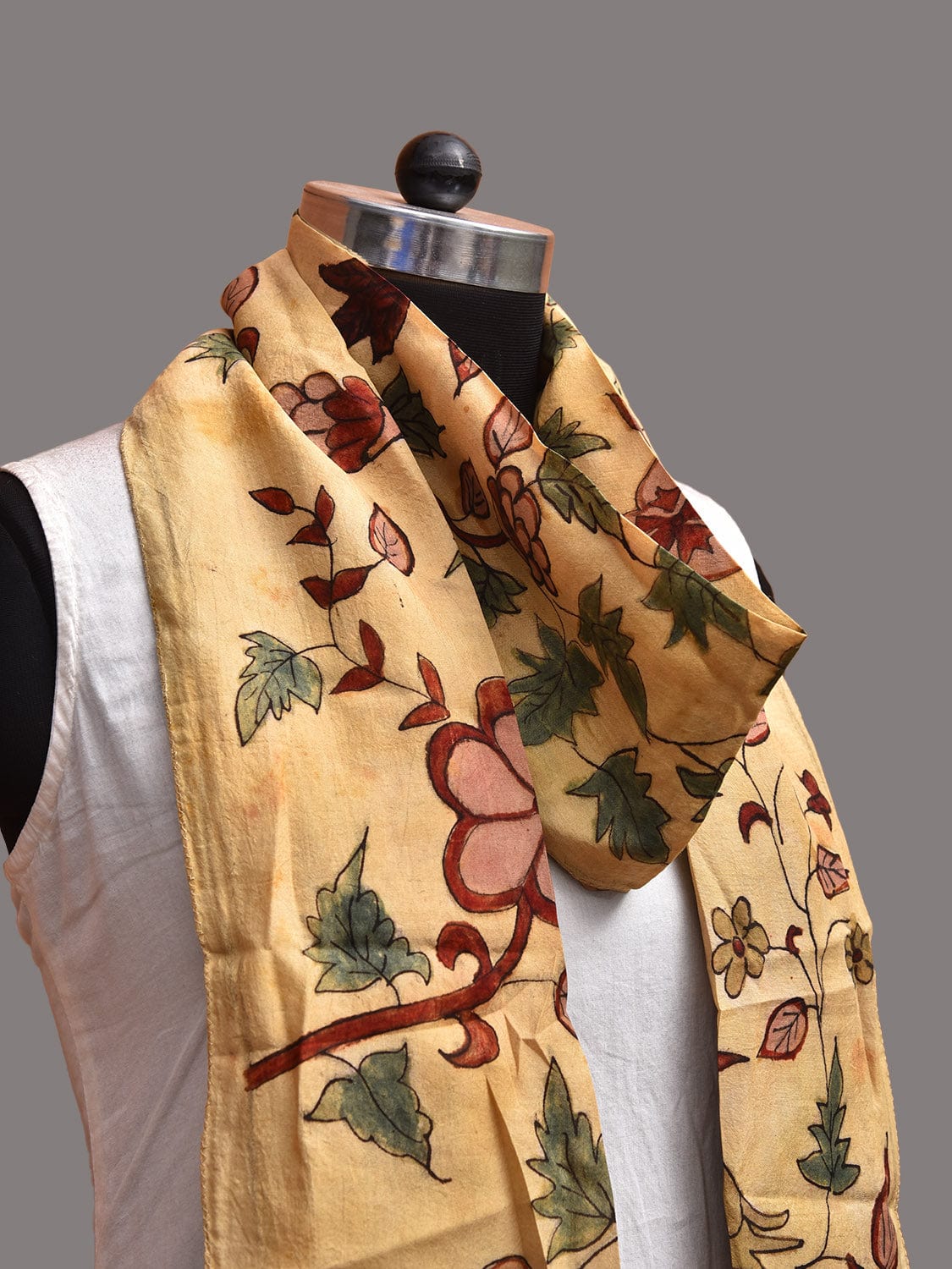 Cream Kalamkari Hand Painted Sico Stole with Floral Design ds3725