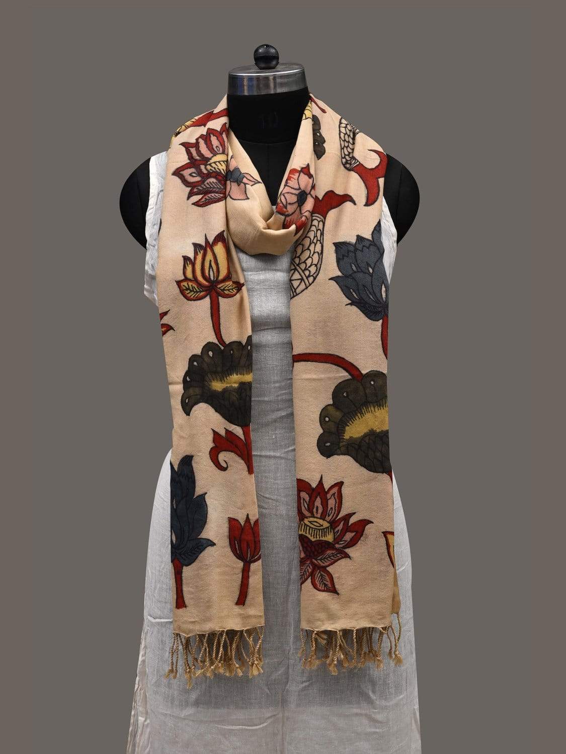 Cream Kalamkari Hand Painted Spun Cotton Handloom Dupatta with Flowers and Fishes Design ds2390