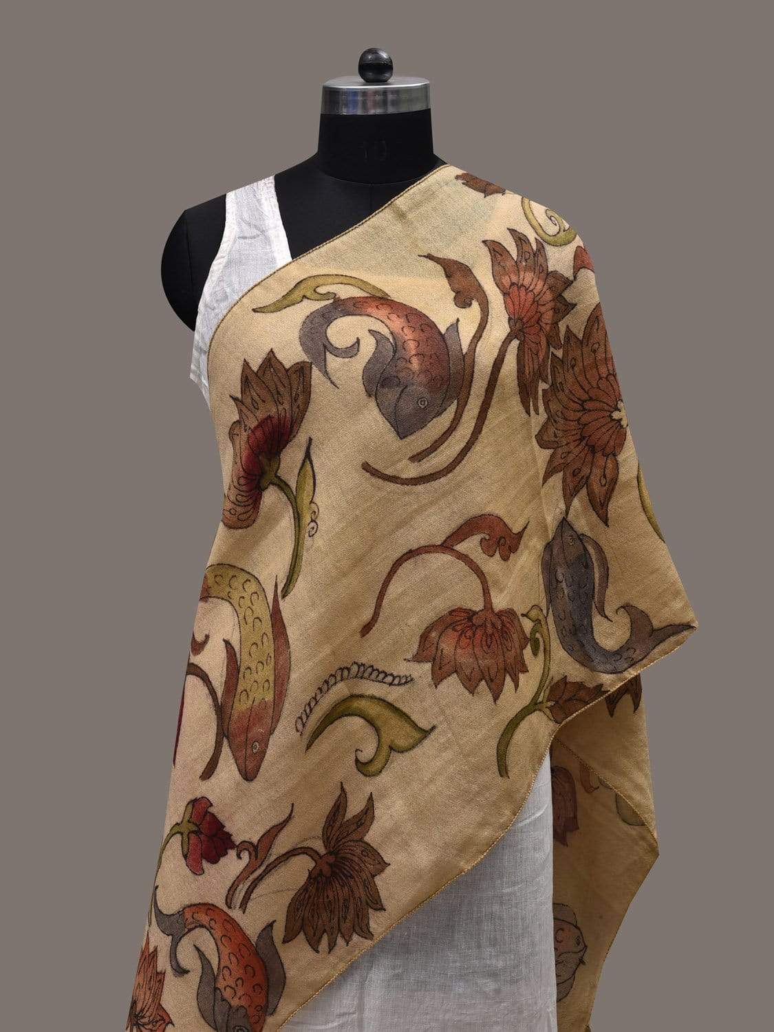 Cream Kalamkari Hand Painted Woolen Handloom Stole with Fishes and Lotus Flowers Design ds2441