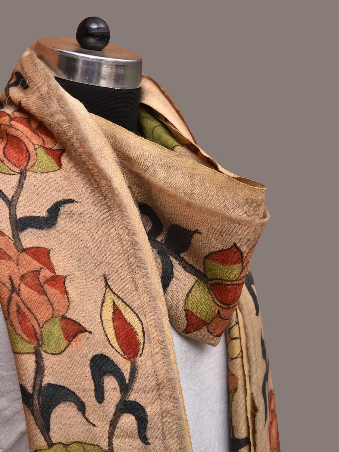 Cream Kalamkari Hand Painted Woolen Handloom Stole with Lotus and Fish Design ds3530