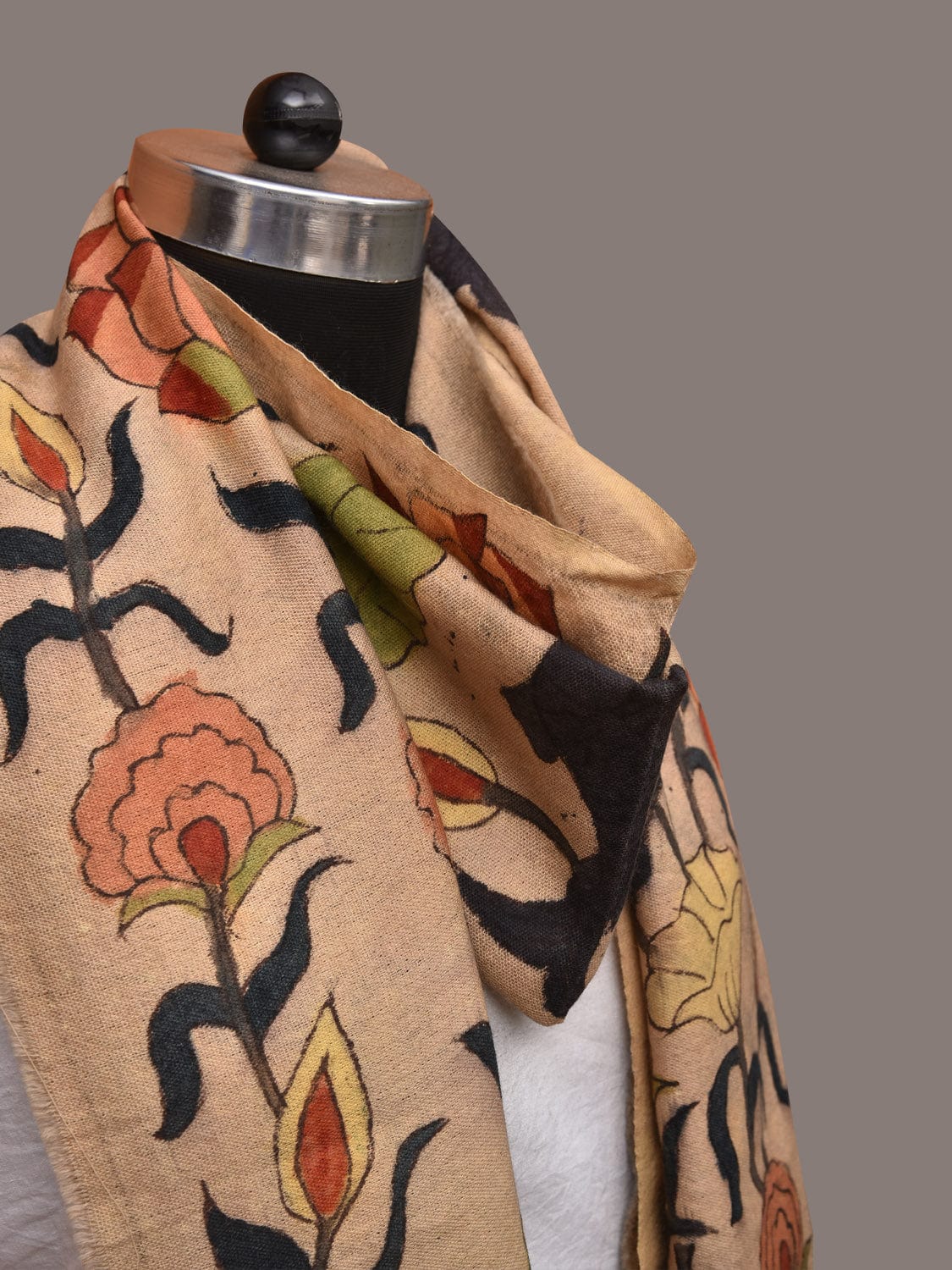 Cream Kalamkari Hand Painted Woolen Handloom Stole with Lotus and Fish Design ds3542