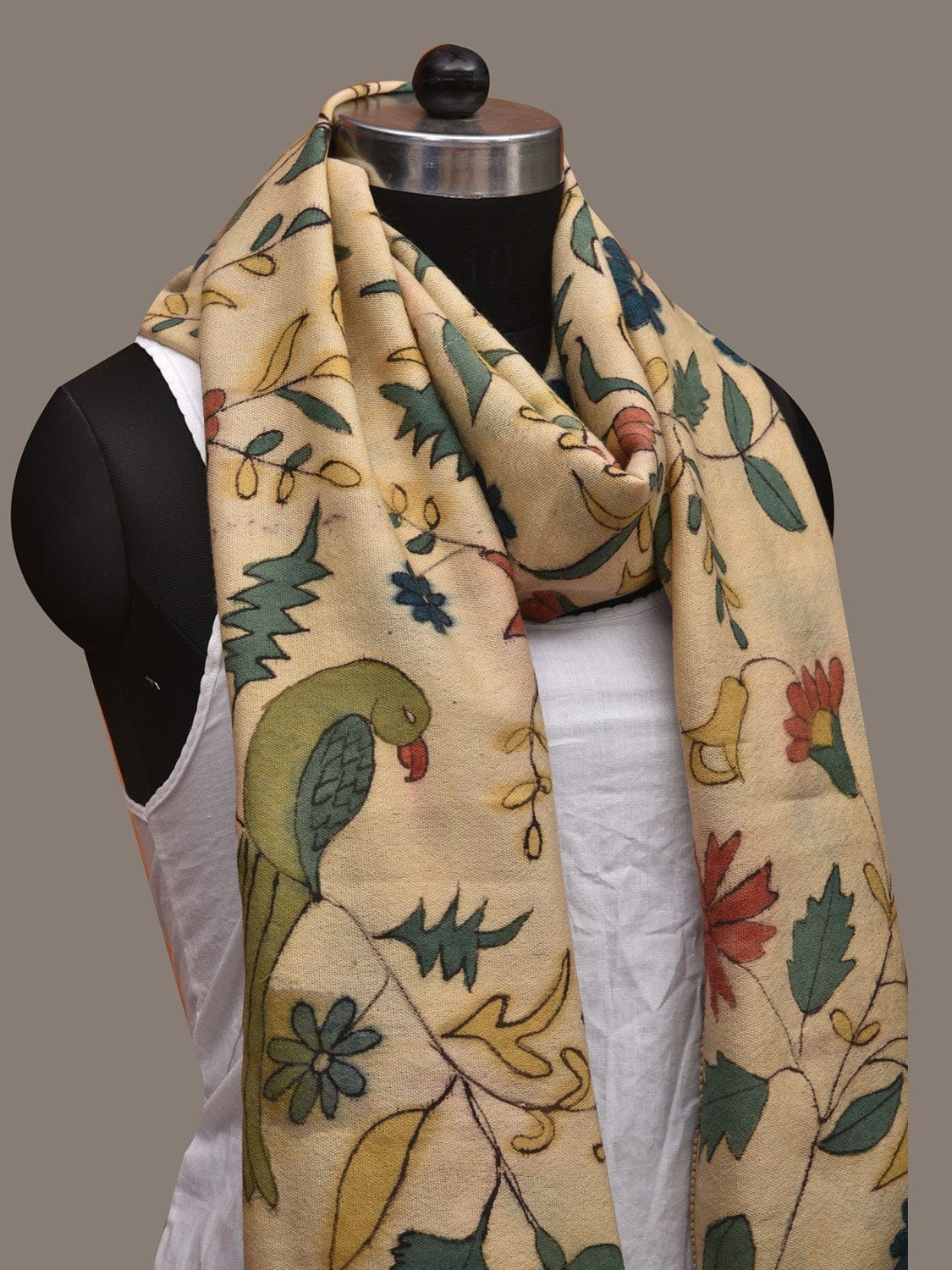 Cream Kalamkari Hand Painted Woolen Handloom Stole with Parrots and Floral Design ds3045
