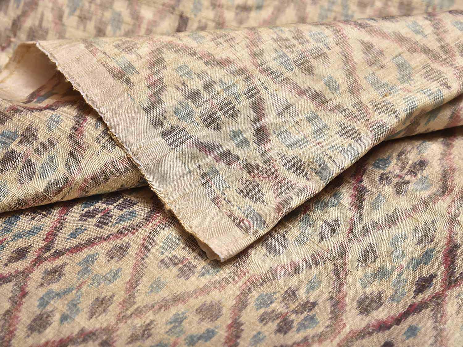 Cream Pochampally Ikat Raw Silk 2.5mts Fabric with Grill Design f0276