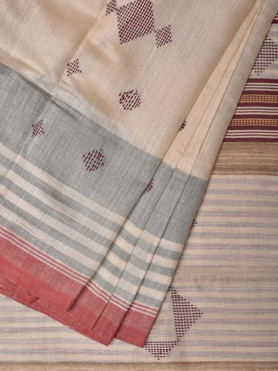 Cream Tussar Handloom Saree with Strips Pallu and Thread Work Design o0423