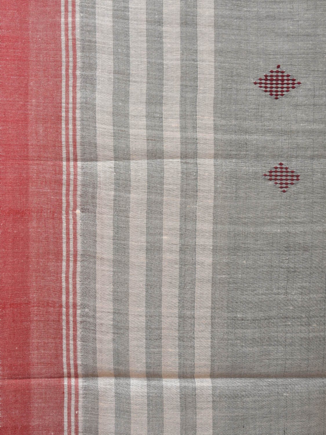 Cream Tussar Handloom Saree with Strips Pallu and Thread Work Design o0423