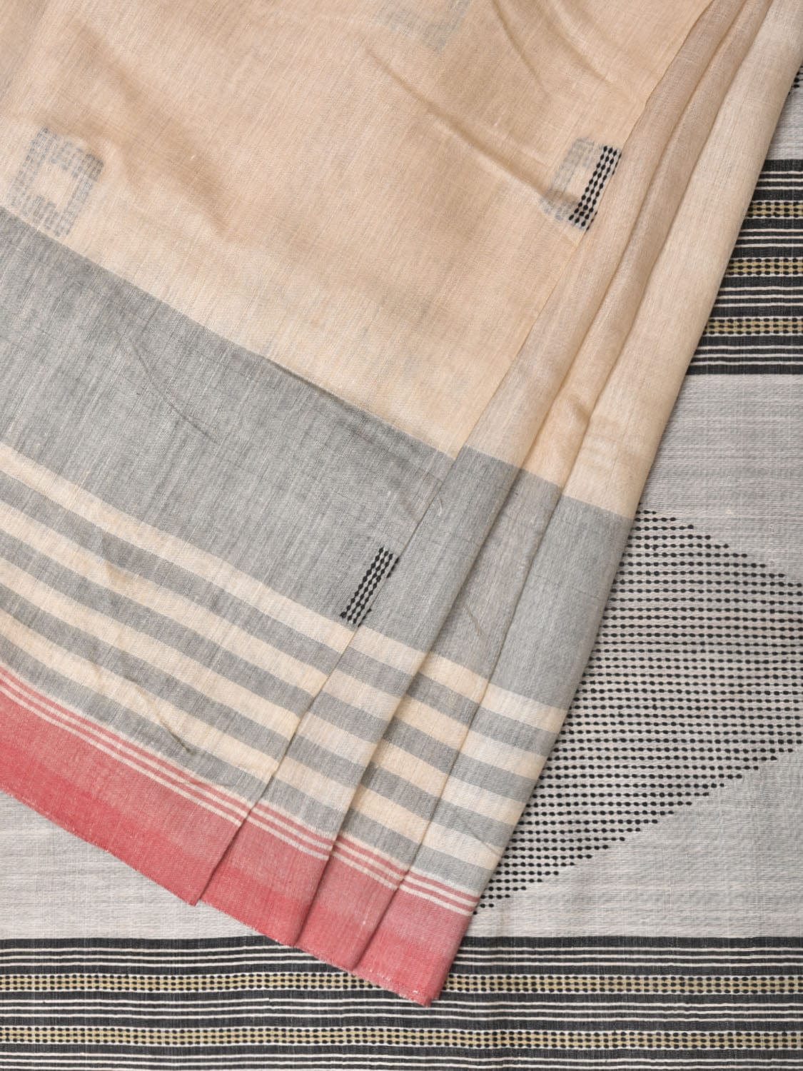 Cream Tussar Handloom Saree with Strips Pallu and Thread Work Design o0426