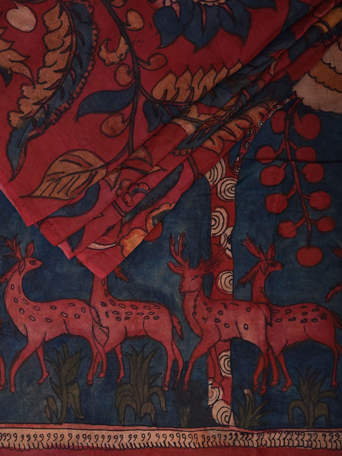 Dark Blue and Red Kalamkari Hand Painted Silk Handloom Saree with Floral and Deers Pallu Design kl0792