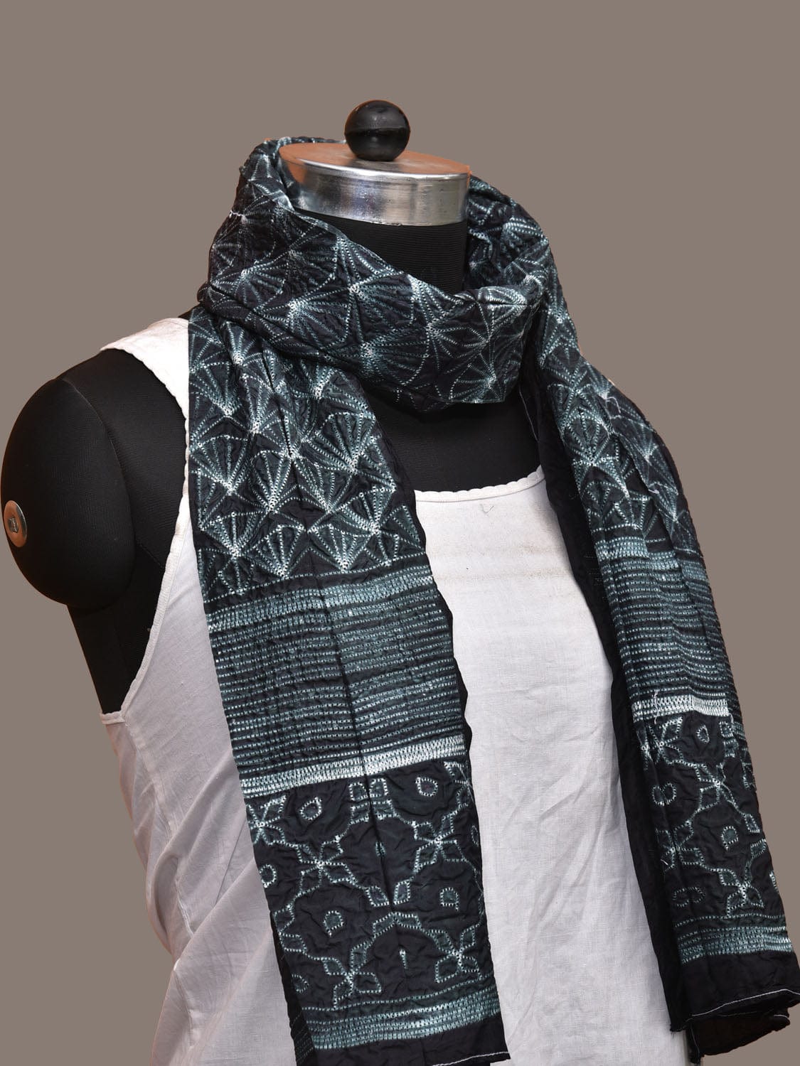 Dark Green Shibori Silk Handloom Stole with Sea Shell Design ds3162