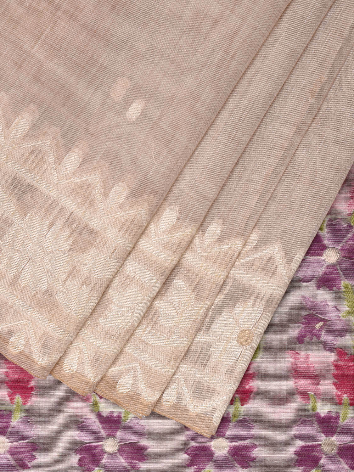 Cream Dhakai Jamdani Cotton Viscose Saree with Floral Border and Pallu Design dj0002