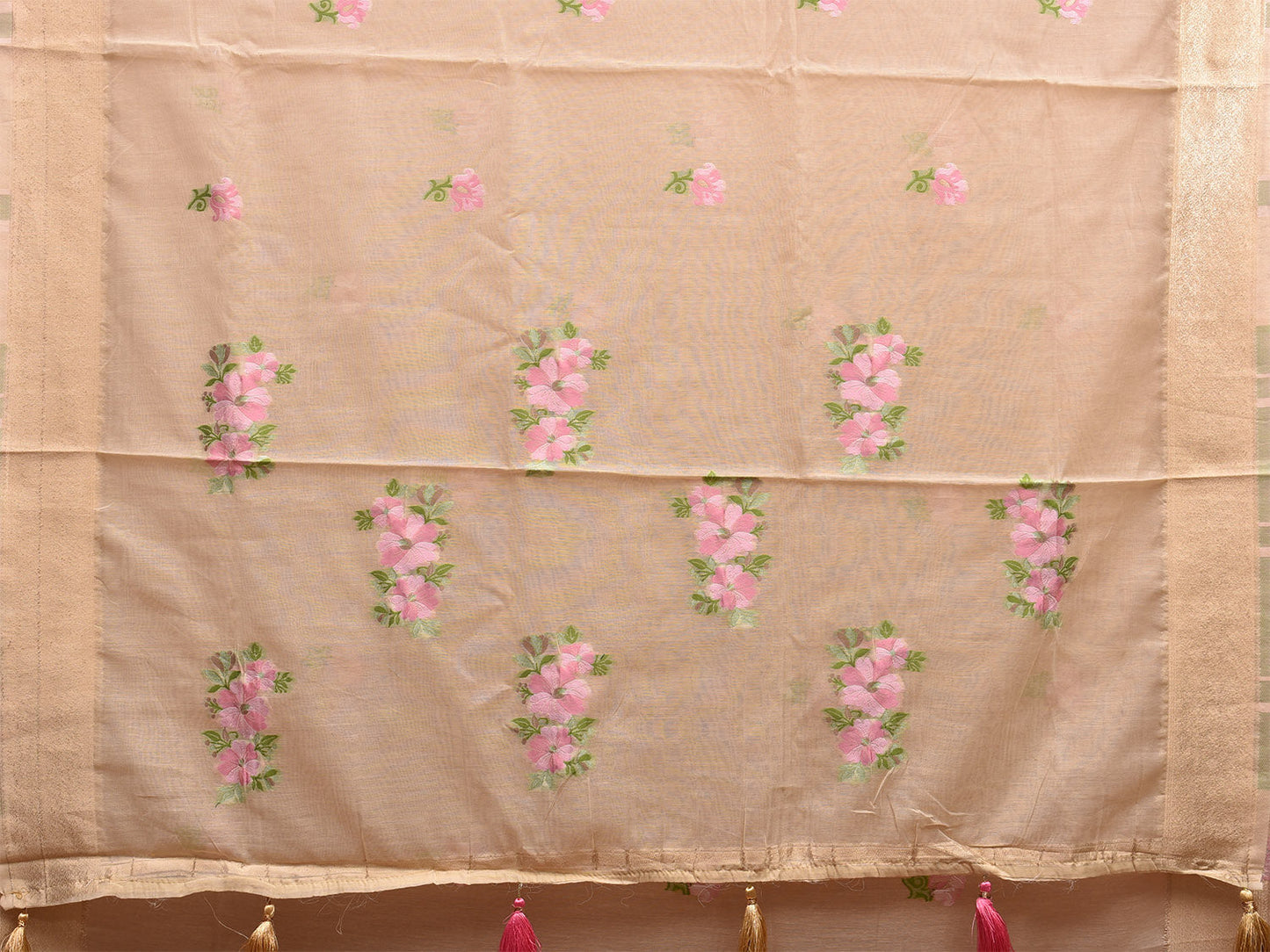 Cream Dhakai Jamdani Cotton Viscose Saree with Body Buta and Floral Pallu Design dj0022