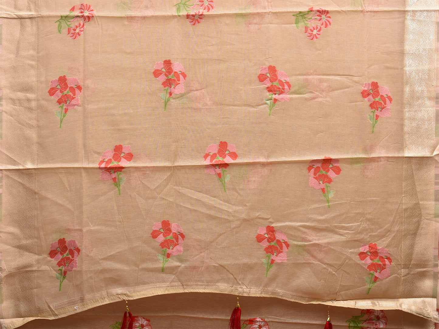 Cream Dhakai Jamdani Cotton Viscose Saree with Body Buta and Floral Pallu Design dj0023