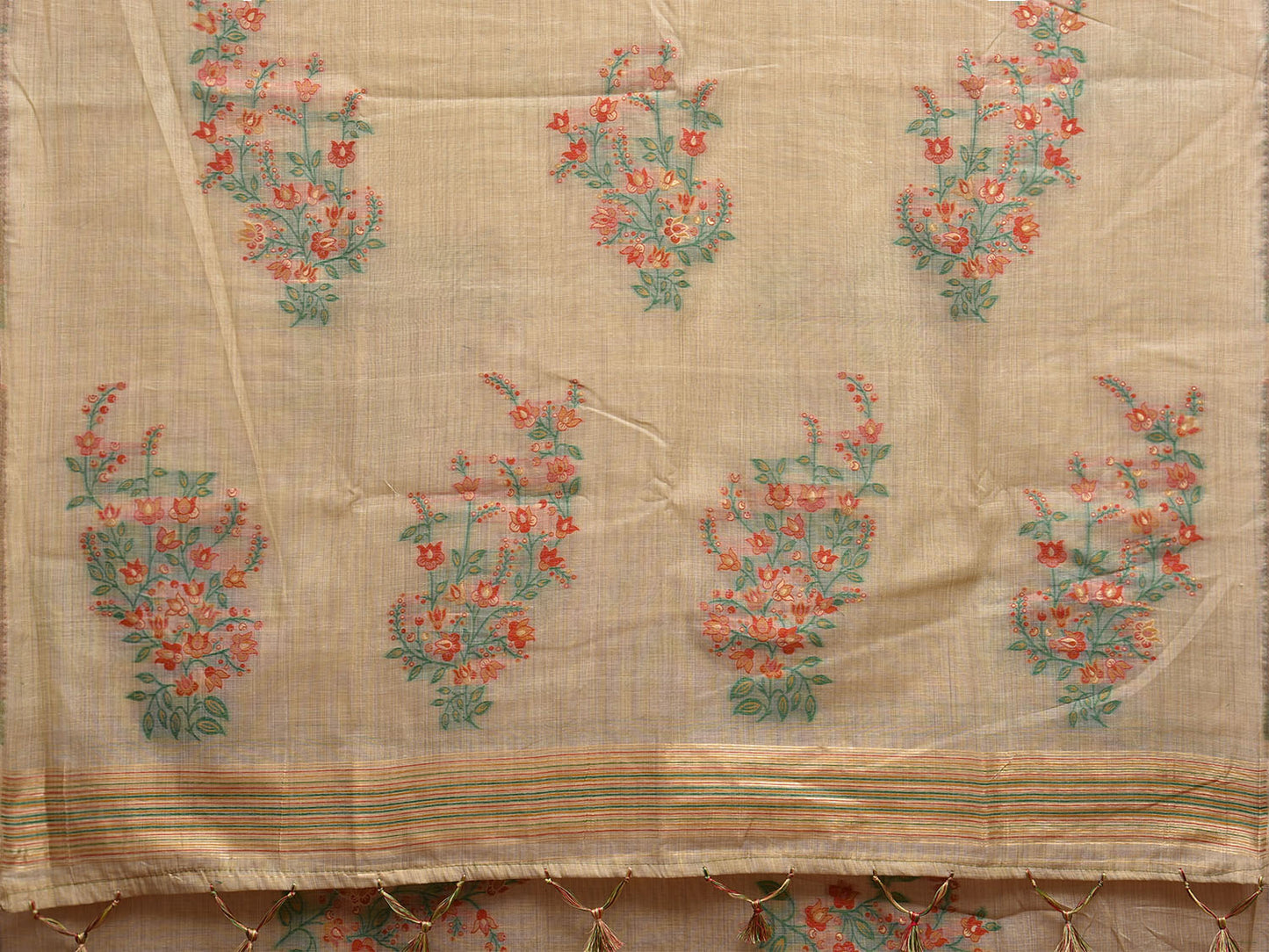 Cream Dhakai Jamdani Cotton Viscose Saree with Floral Buta and Pallu Design dj0050