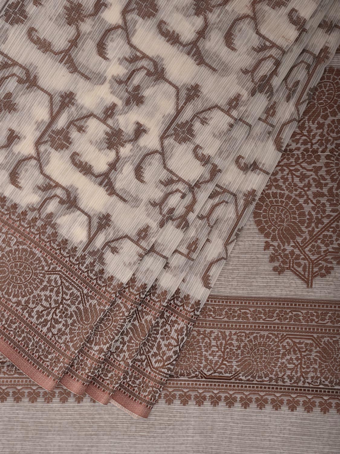 White and Fawn Dhakai Jamdani Cotton Viscose Saree with Border and Pallu Design dj0173