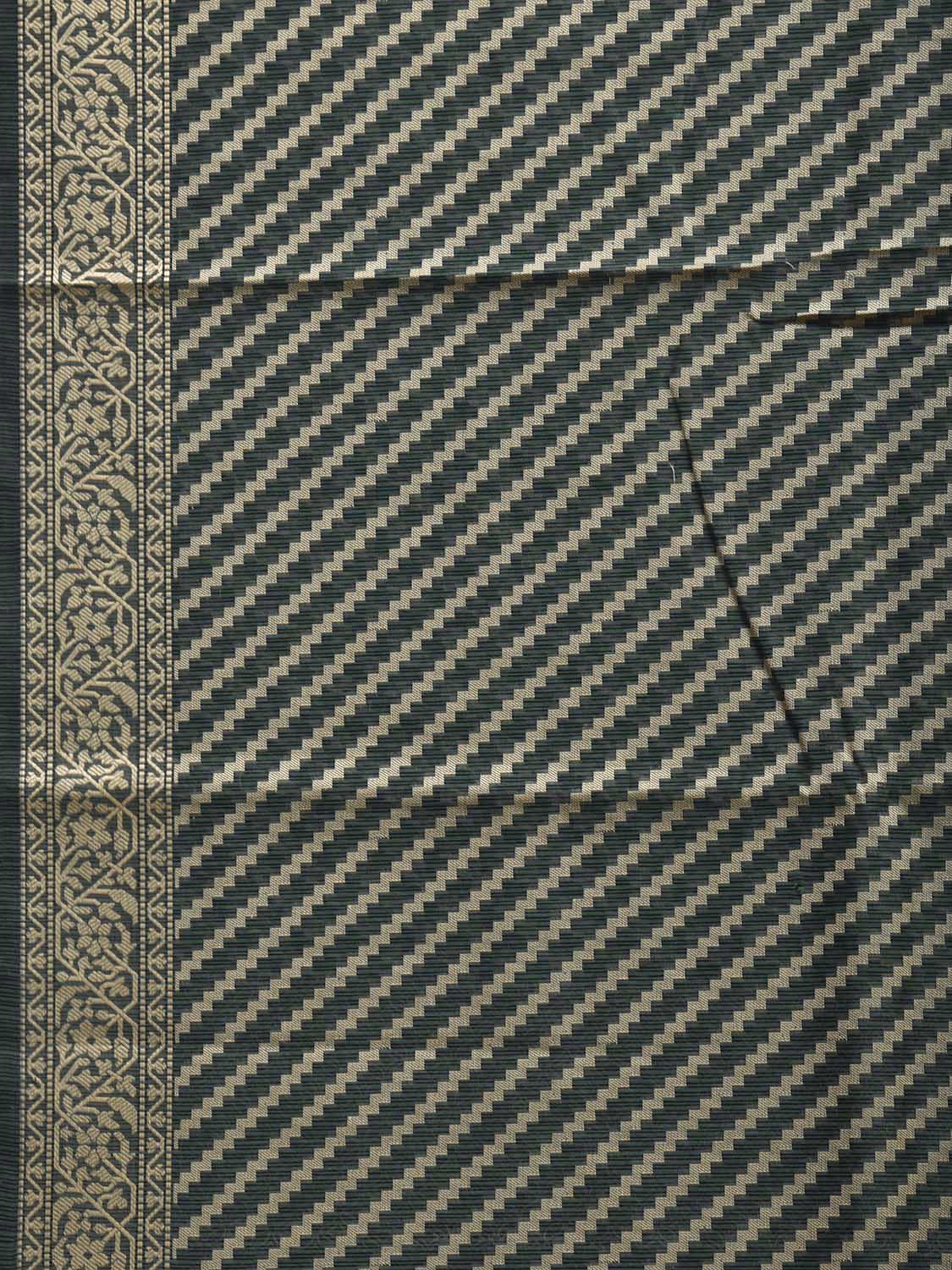 Dark Green Dhakai Jamdani Cotton Viscose Saree with Diagonal and Floral Pallu Design dj0181