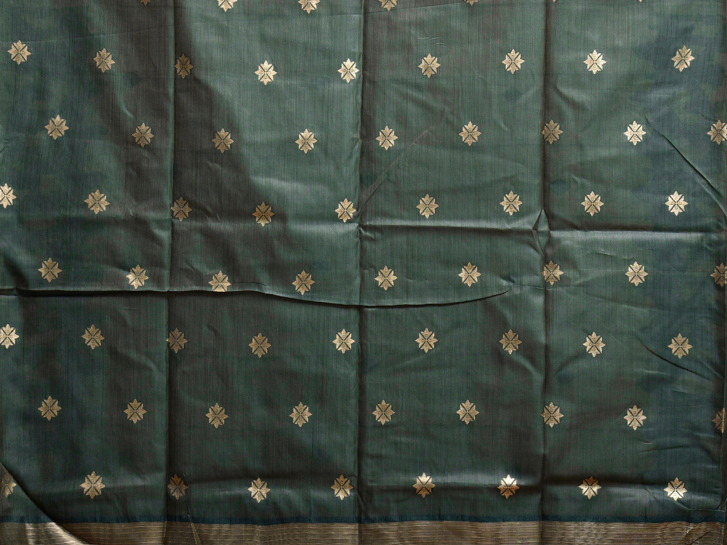 White and Green Dhakai Jamdani Cotton Viscose Saree with Geometric Border and Pallu Design dj0207