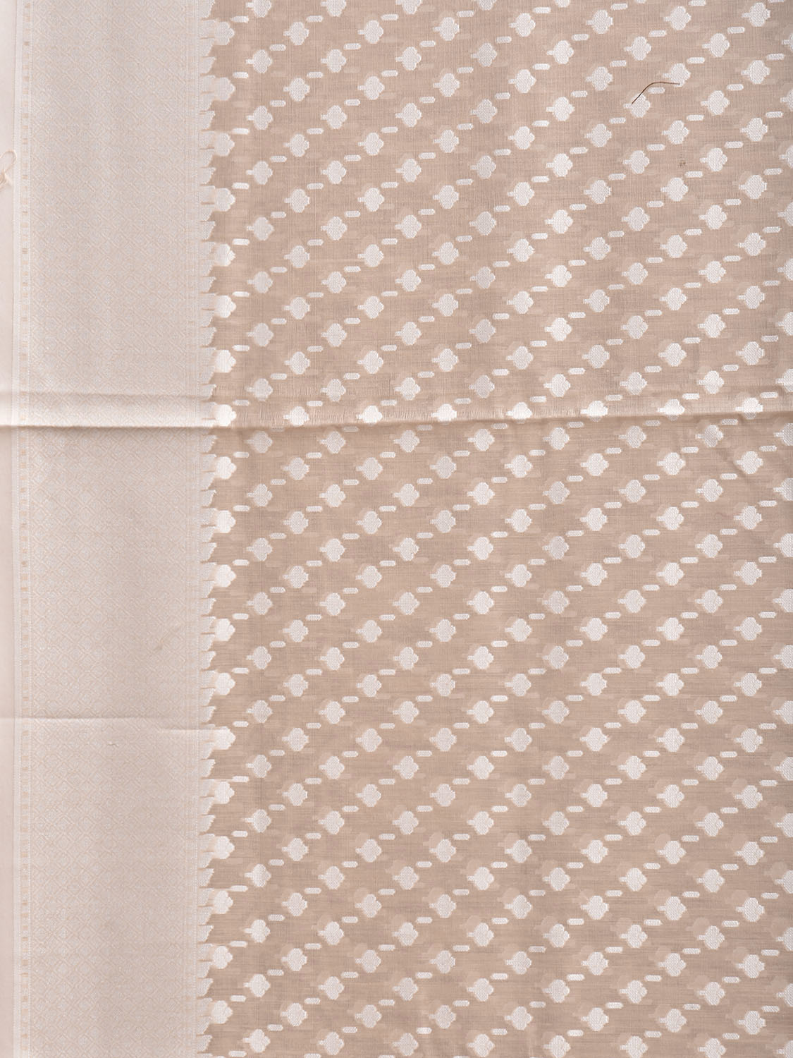 Cream Dhakai Jamdani Cotton Viscose Saree with Small Buta and Pallu Design dj0233