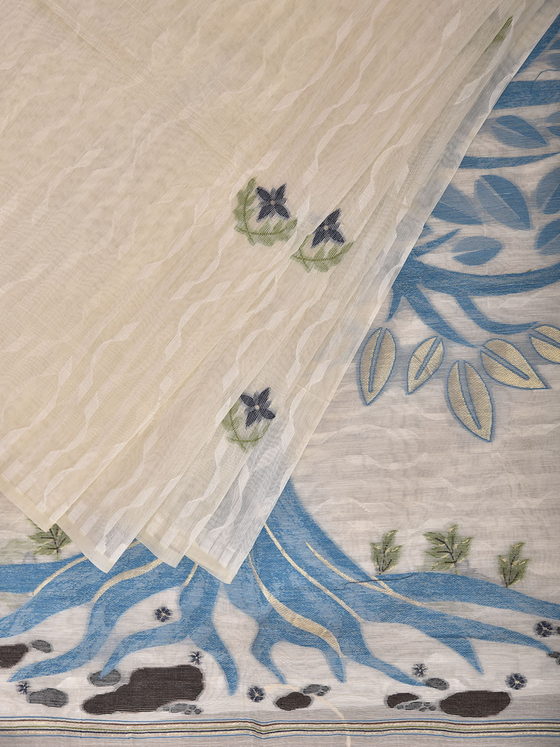 White Dhakai Jamdani Cotton Viscose Saree with Tree and Deers Pallu Design dj0291