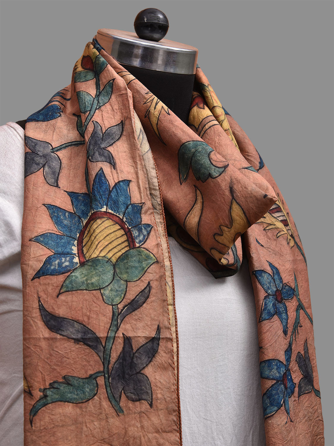 Light Peach Kalamkari Hand Painted Sico Stole with Floral Design ds3682