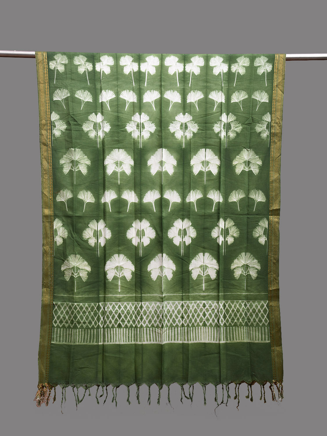Green Shibori Mangalgiri Sico Dupatta with Leaves Design ds3688