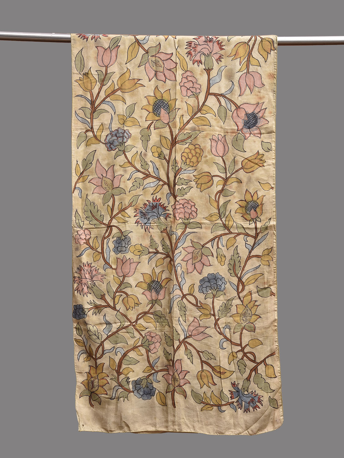 Cream Kalamkari Hand Painted Sico Stole with Floral Design ds3780