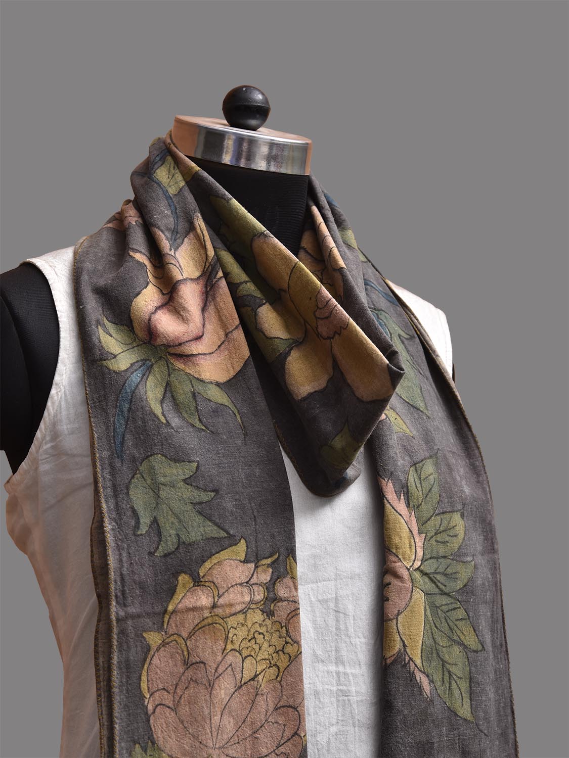 Grey Kalamkari Hand Painted Sico Stole with Floral Design ds3786