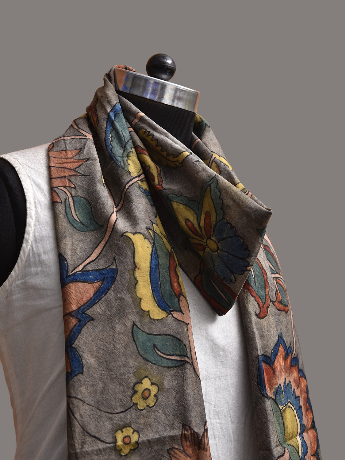 Grey Kalamkari Hand Painted Sico Stole with Big Floral Design ds3792